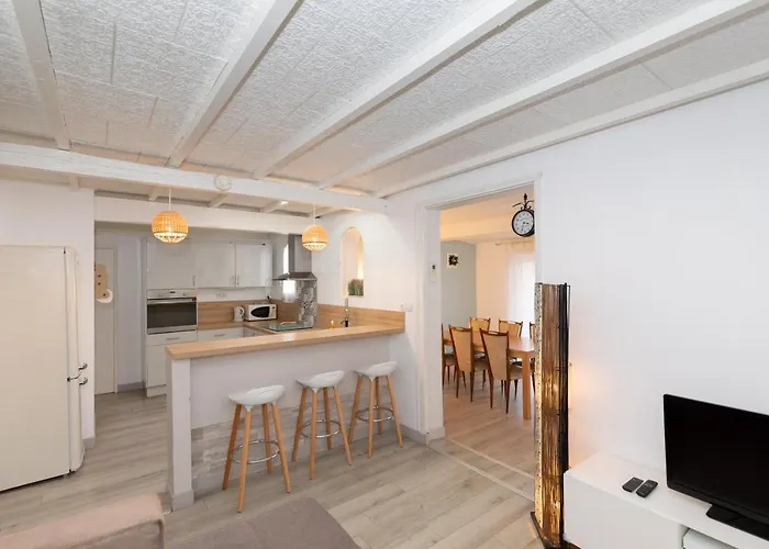 Prázdninový dům Maison 8 Pers - 8min - Parc Expo- Arena-centre *
