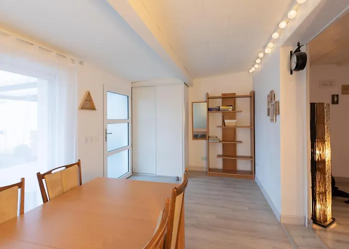 Prázdninový dům Maison 8 Pers - 8min - Parc Expo- Arena-centre *