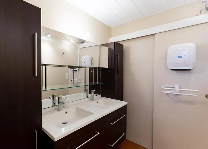 Дом отдыха Maison 8 Pers - 8min - Parc Expo- Arena-centre *